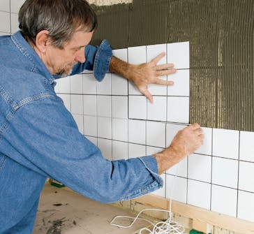 Laatoitus vanhan laatan päälle Laatoitus vanhan laatan päälle